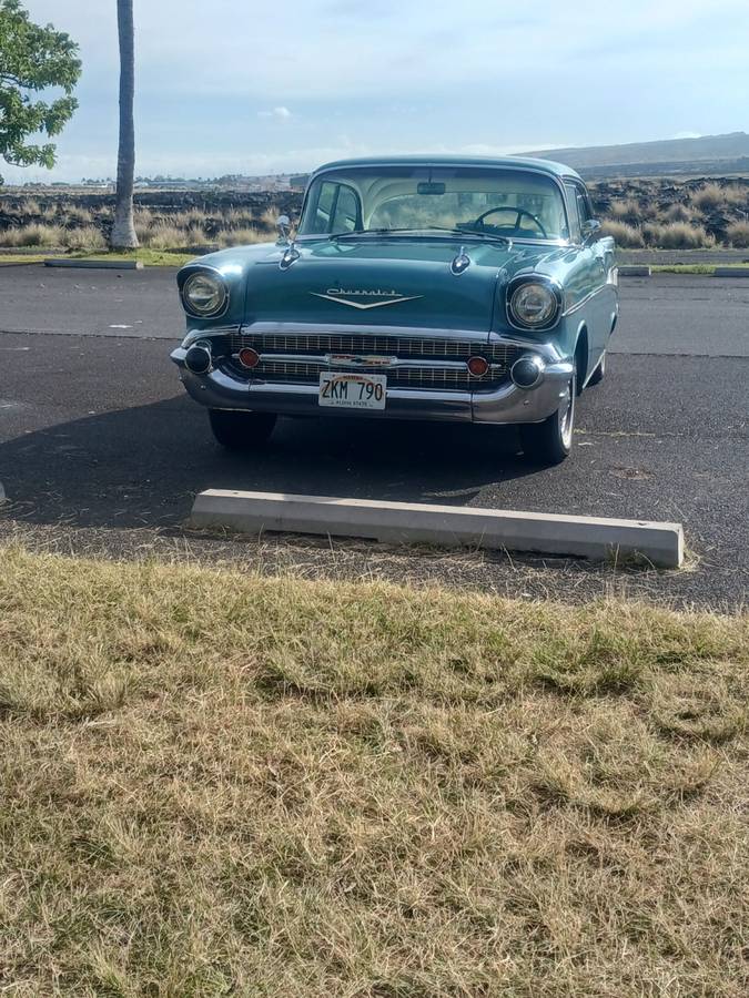 Chevy-hardtop-4dr-bel-air-1957-blue-1