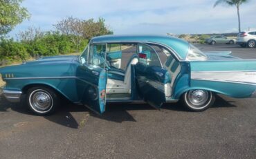 Chevy-hardtop-4dr-bel-air-1957-blue-10