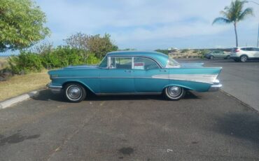 Chevy-hardtop-4dr-bel-air-1957-blue