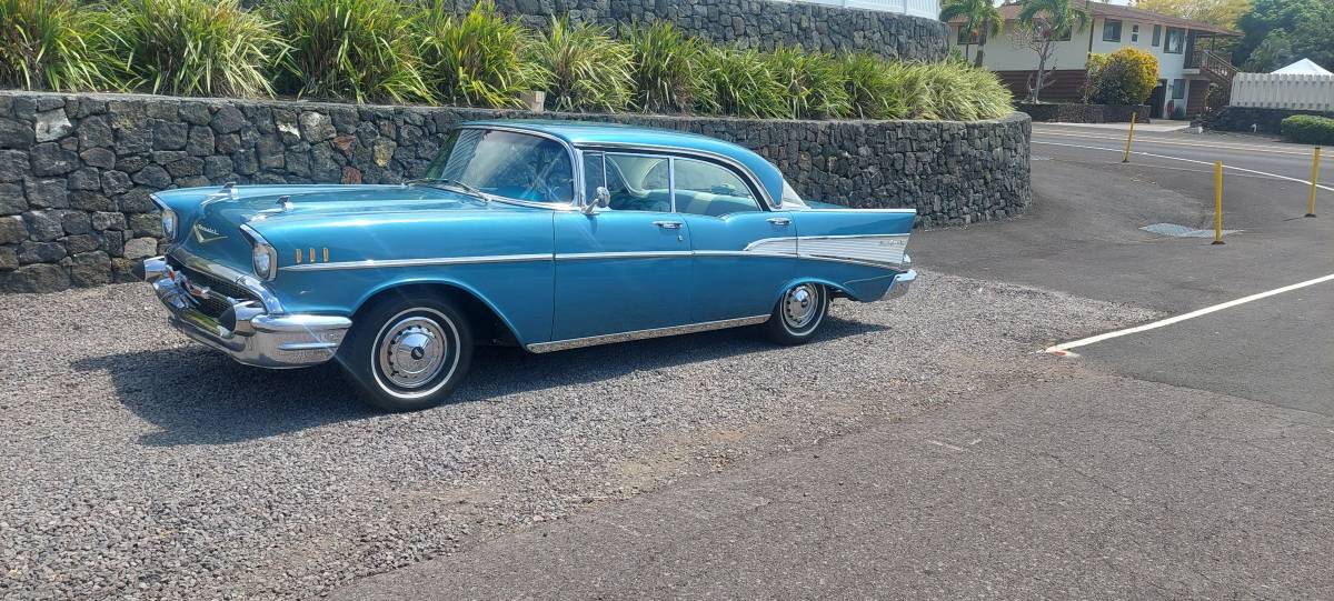 Chevy-hardtop-4dr-bel-air-1957-blue-7