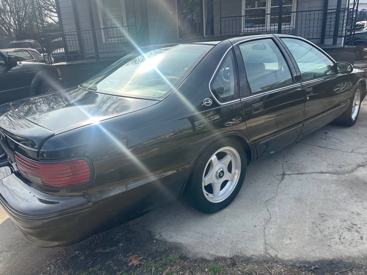 Chevy-impala-ss-1995-black-3