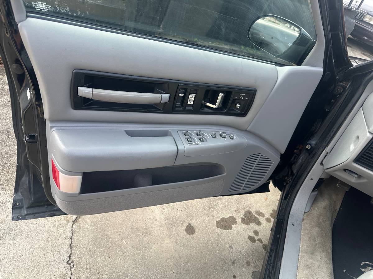 Chevy-impala-ss-1995-black-6