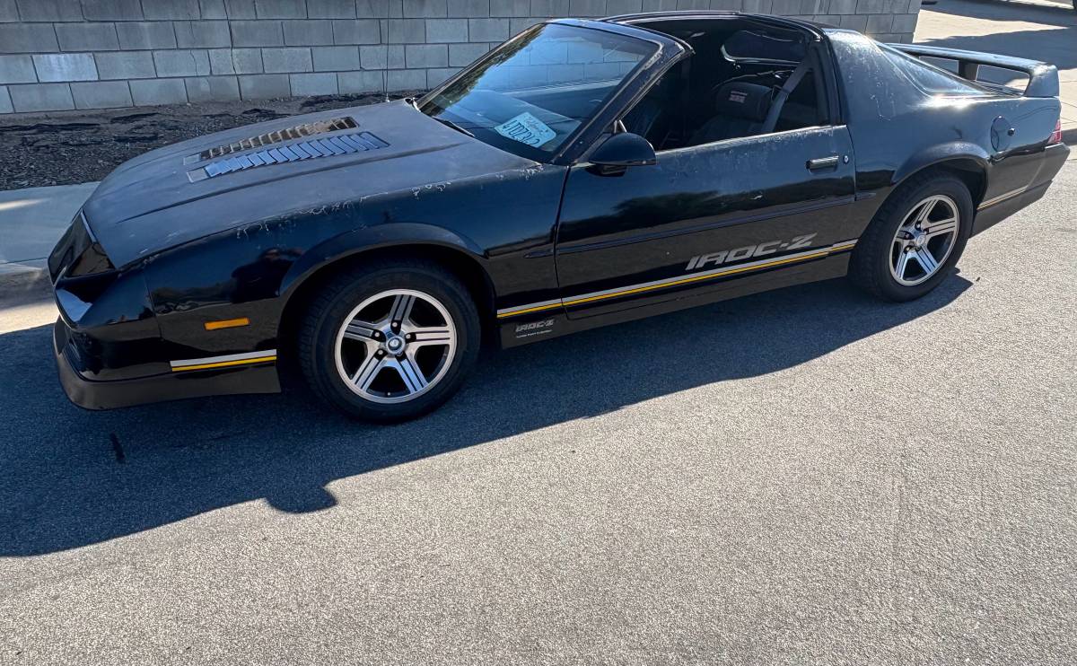 Chevy-iroc-z28-1987-black-1
