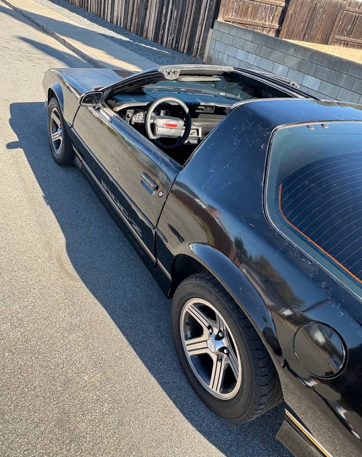 Chevy-iroc-z28-1987-black-2