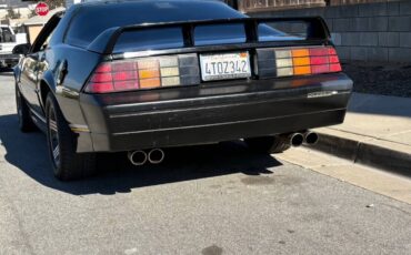 Chevy-iroc-z28-1987-black-3