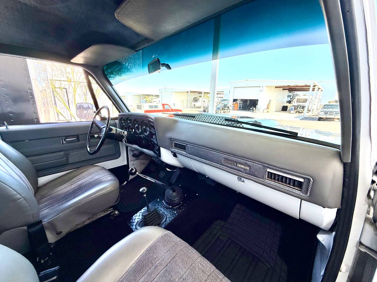 Chevy-k20-1973-white-14