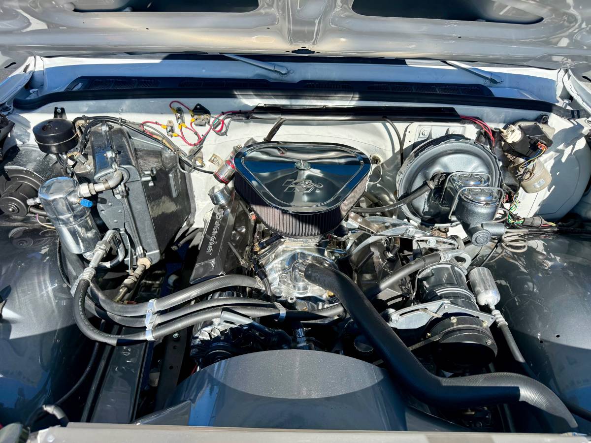 Chevy-k20-1973-white-16