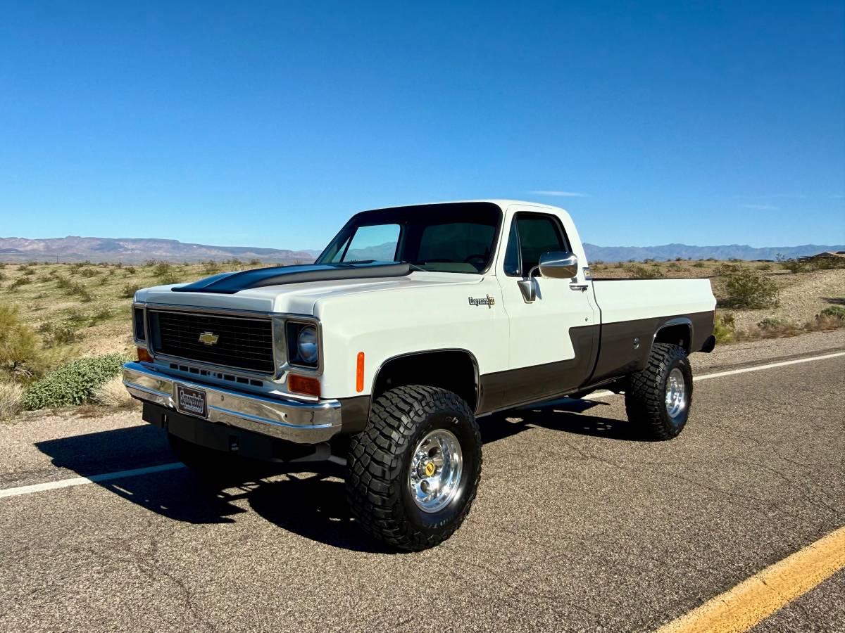 Chevy-k20-1973-white-17