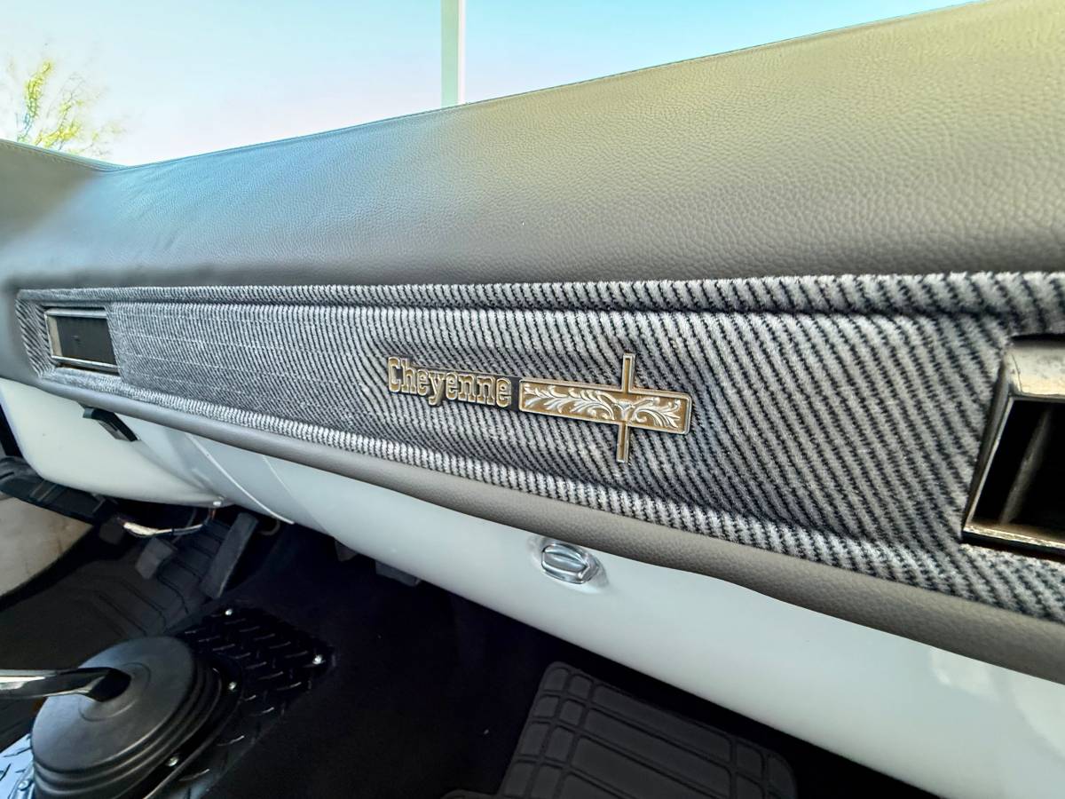 Chevy-k20-1973-white-2