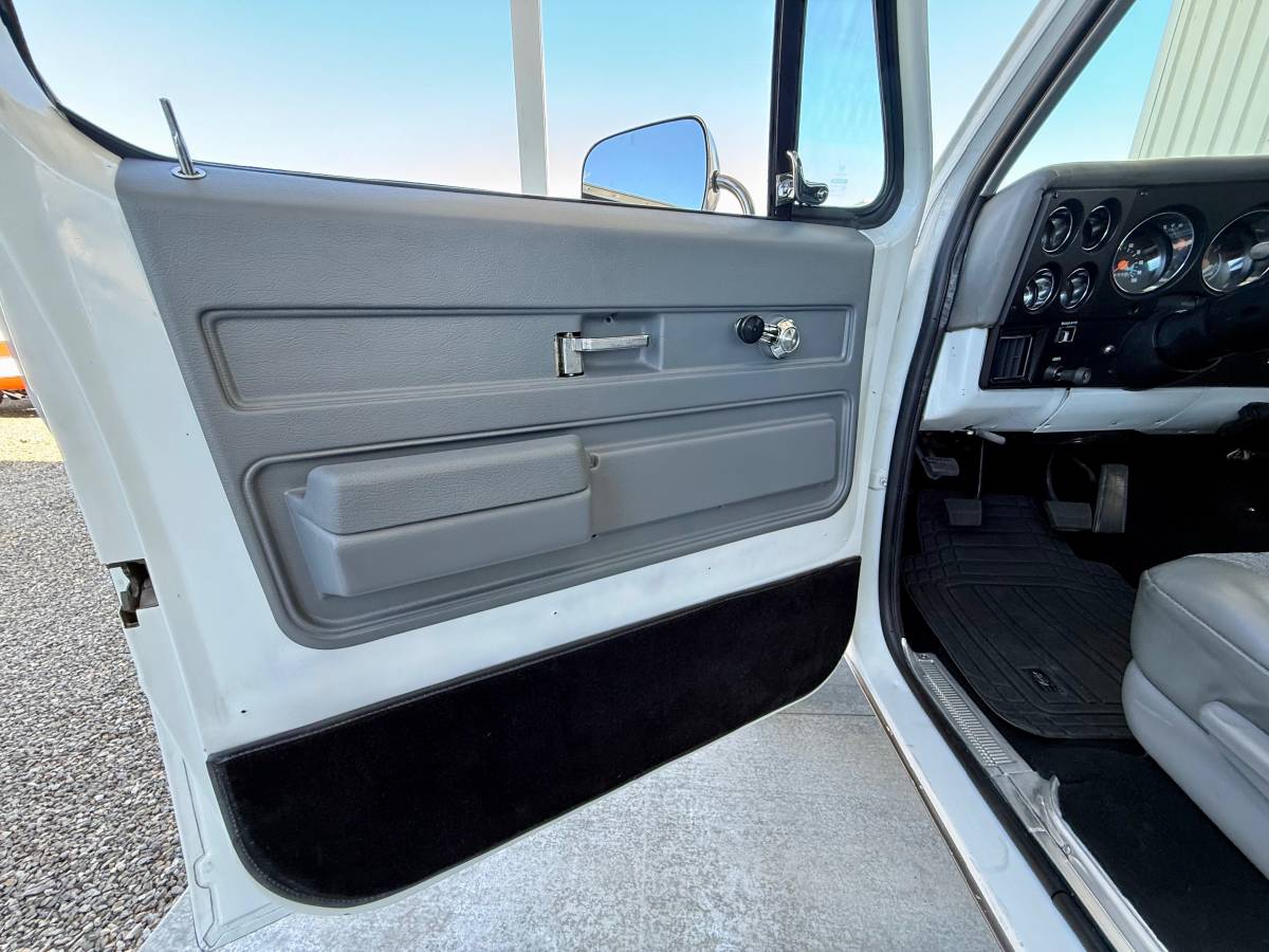 Chevy-k20-1973-white-21