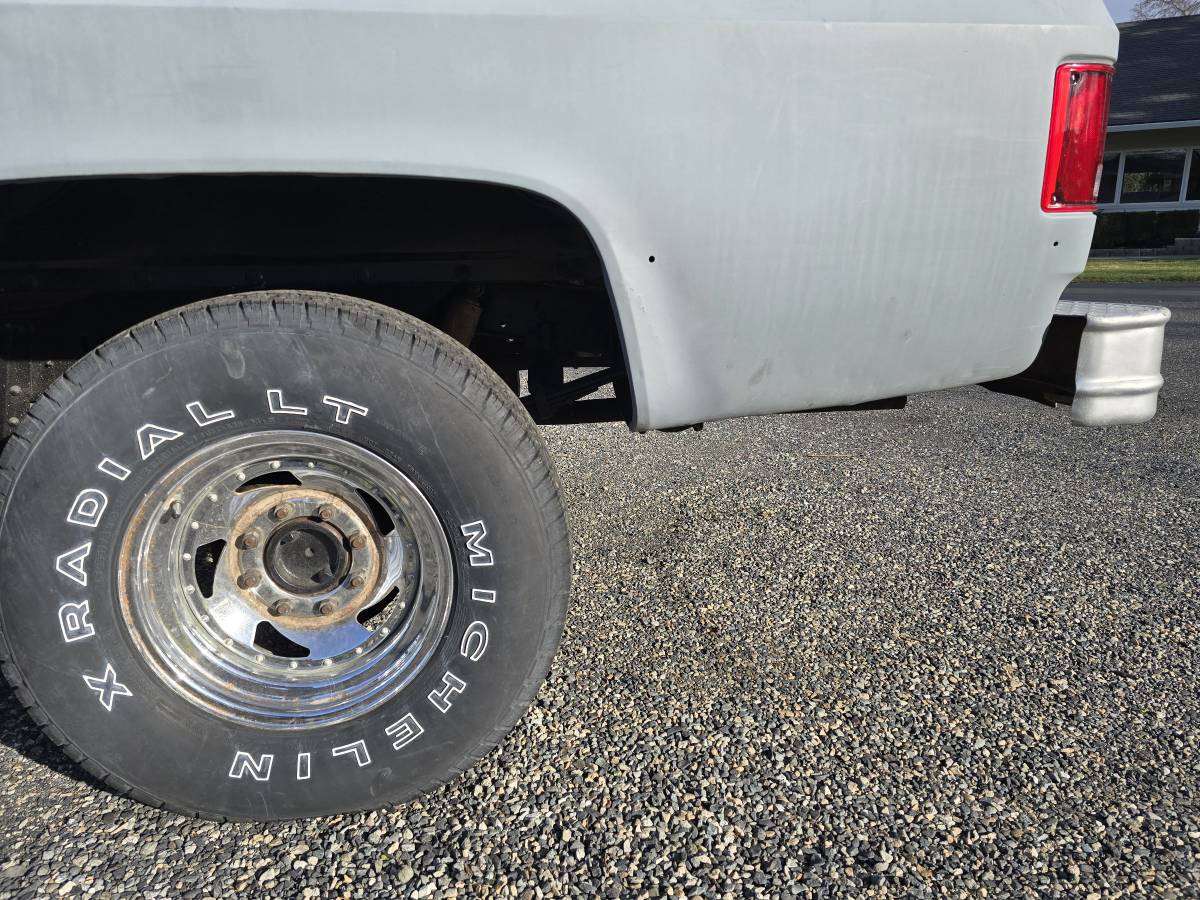 Chevy-k20-1984-custom-12