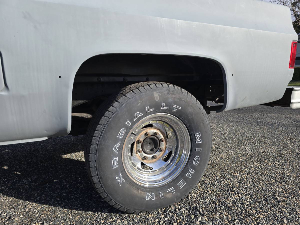 Chevy-k20-1984-custom-13