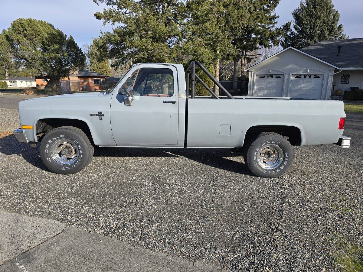 Chevy-k20-1984-custom-16