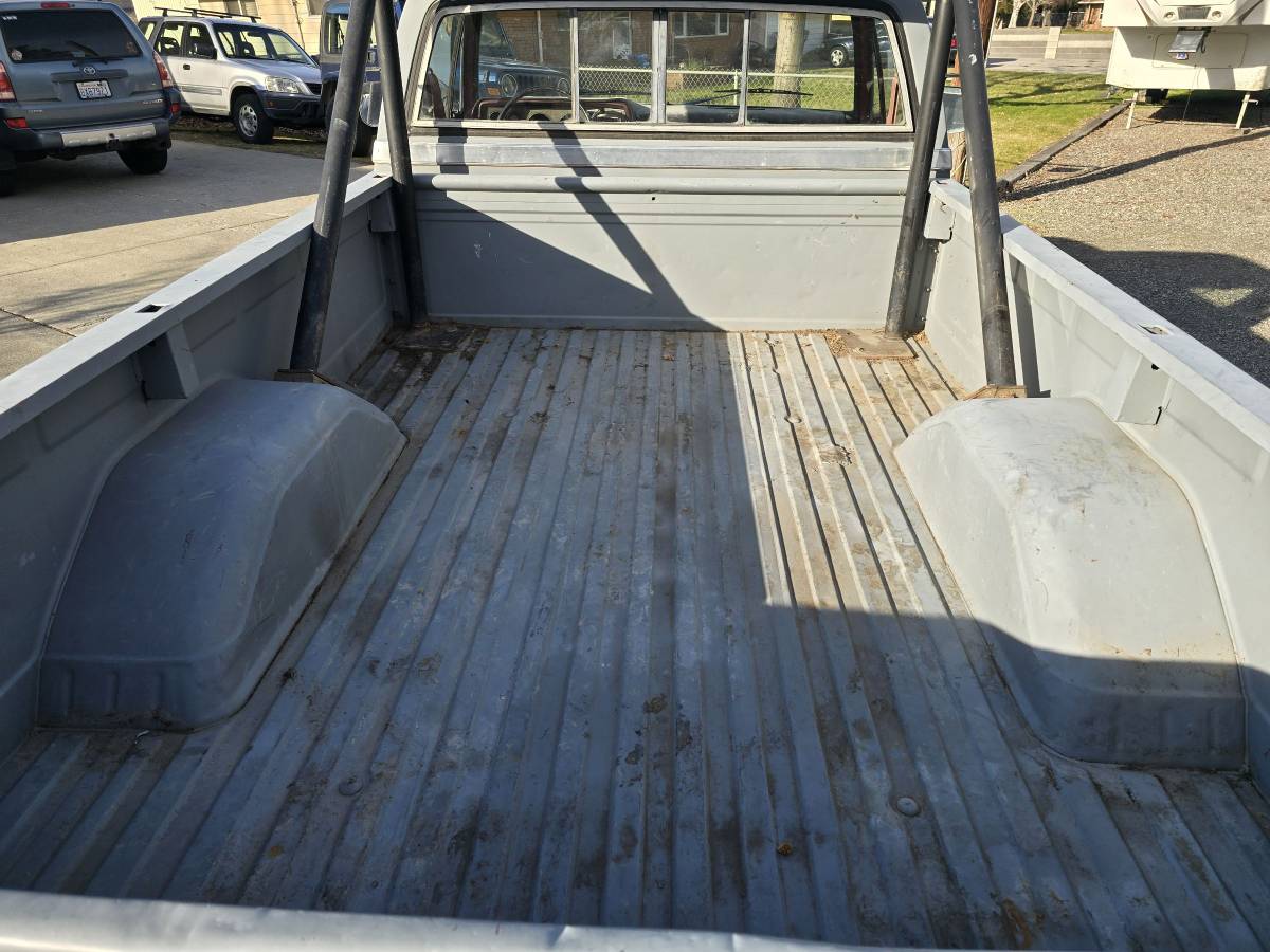 Chevy-k20-1984-custom-2