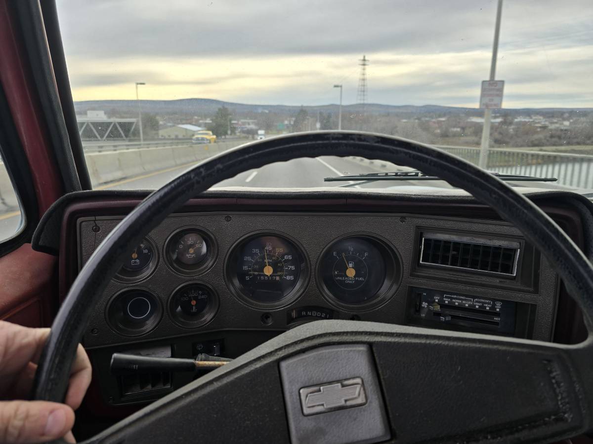 Chevy-k20-1984-custom-22