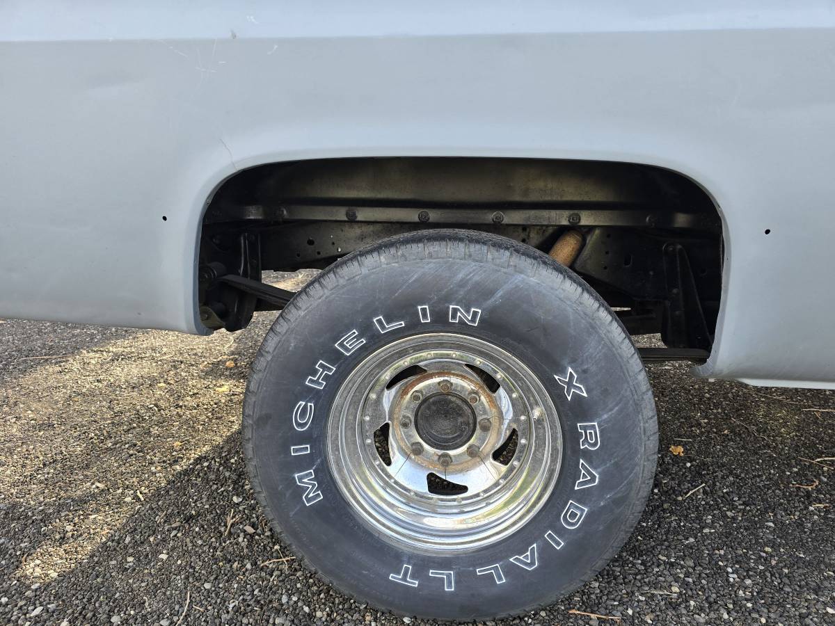 Chevy-k20-1984-custom-23