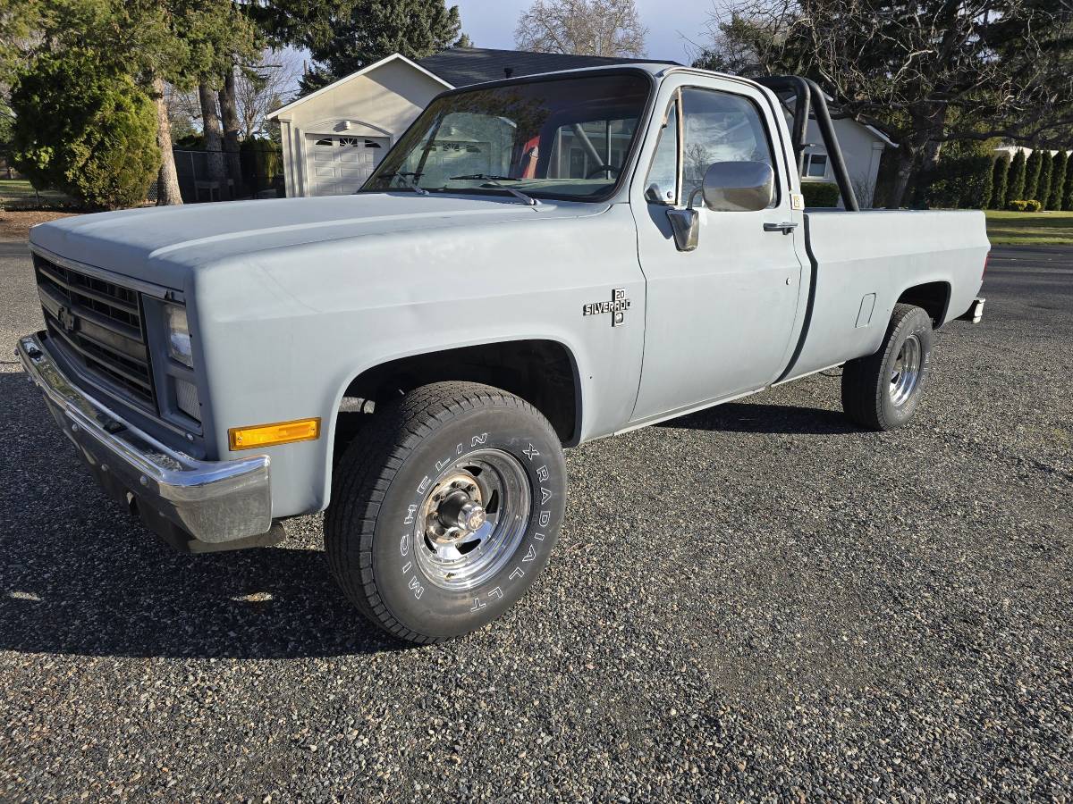 Chevy-k20-1984-custom-5