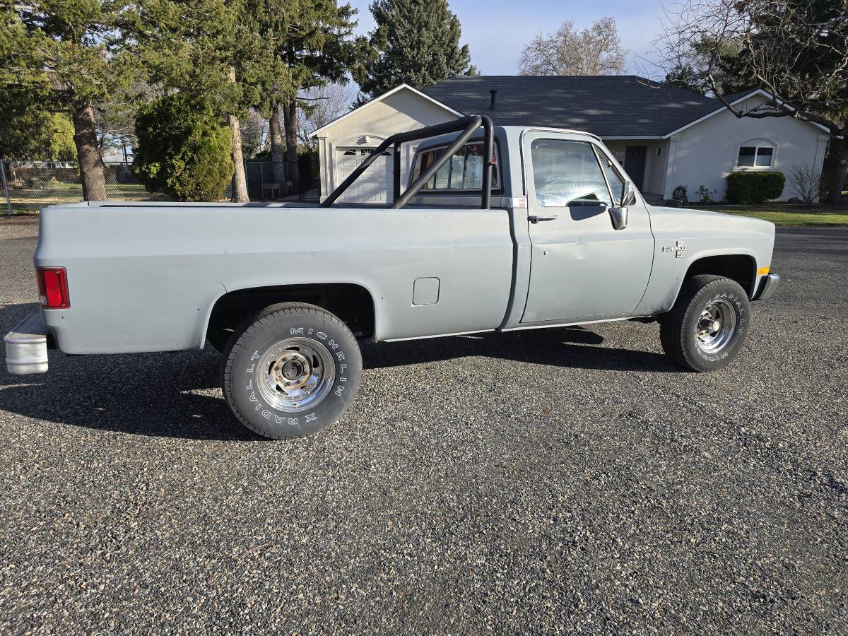 Chevy-k20-1984-custom-6