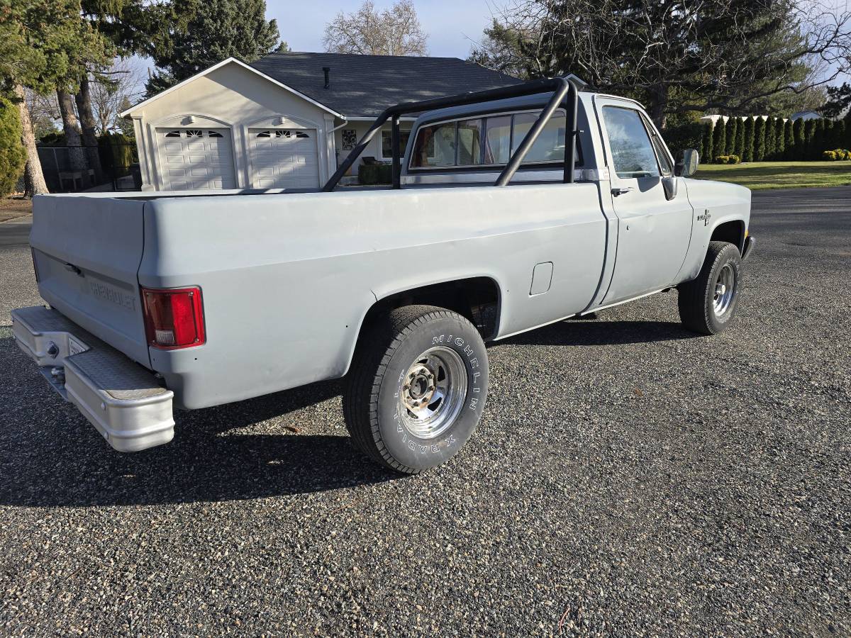 Chevy-k20-1984-custom-7