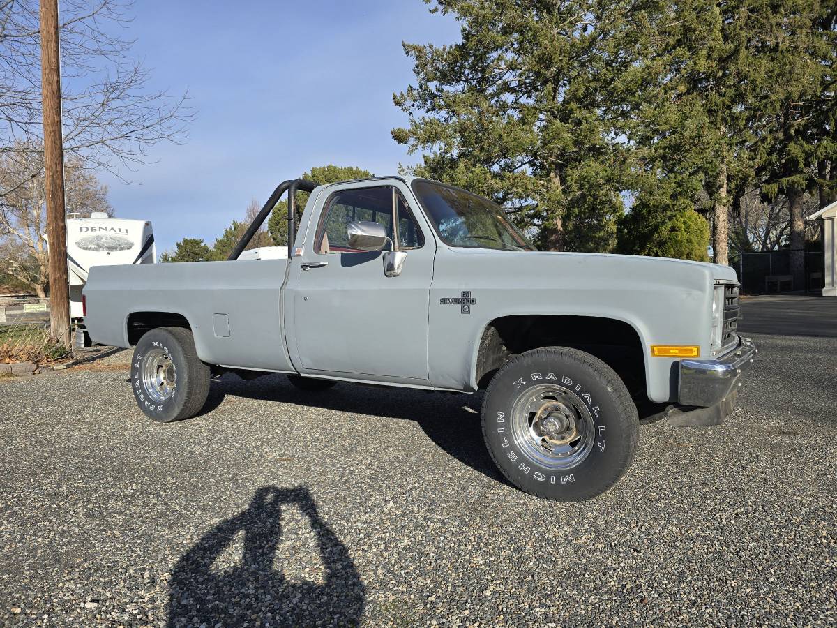 Chevy-k20-1984-custom-9