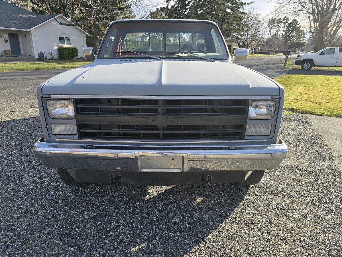 Chevy-k20-4x4-silverado-1984-grey-1