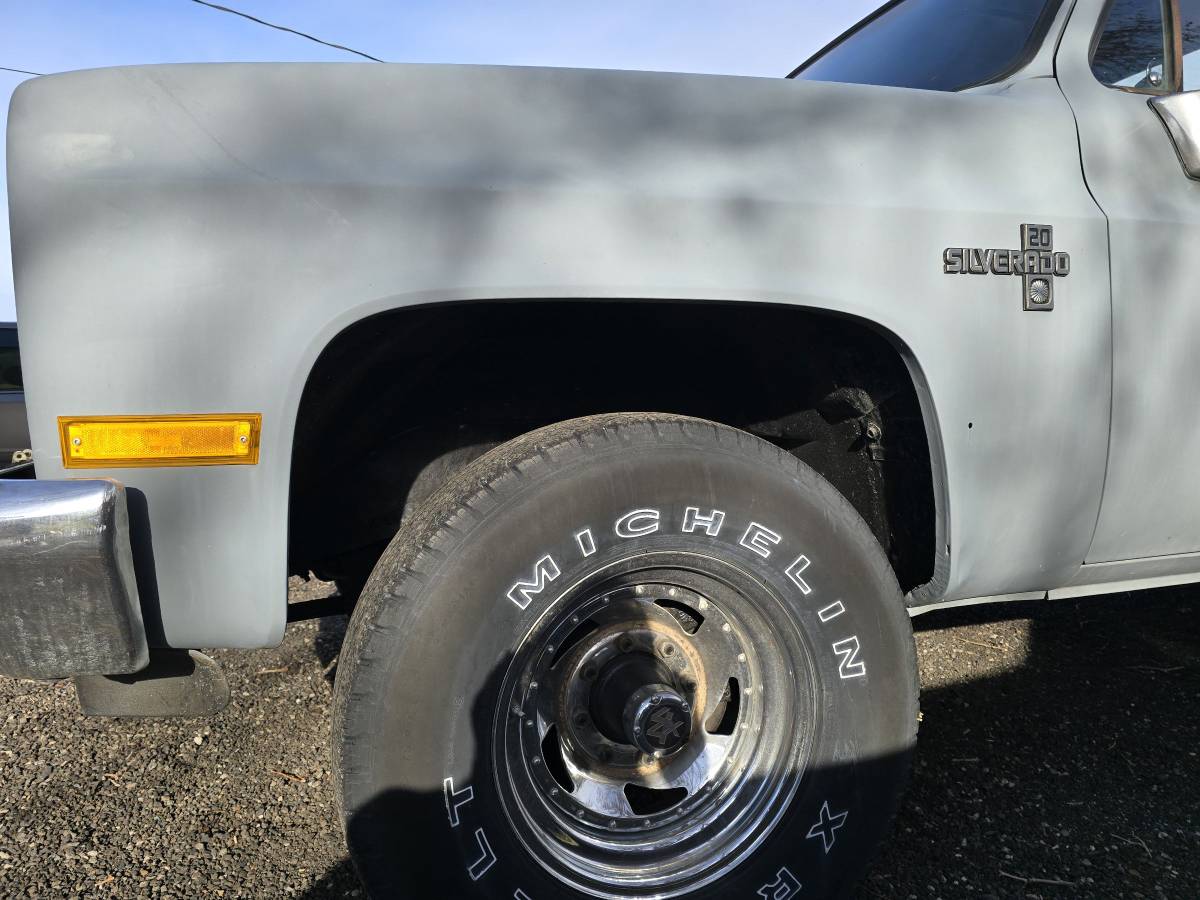 Chevy-k20-4x4-silverado-1984-grey-10