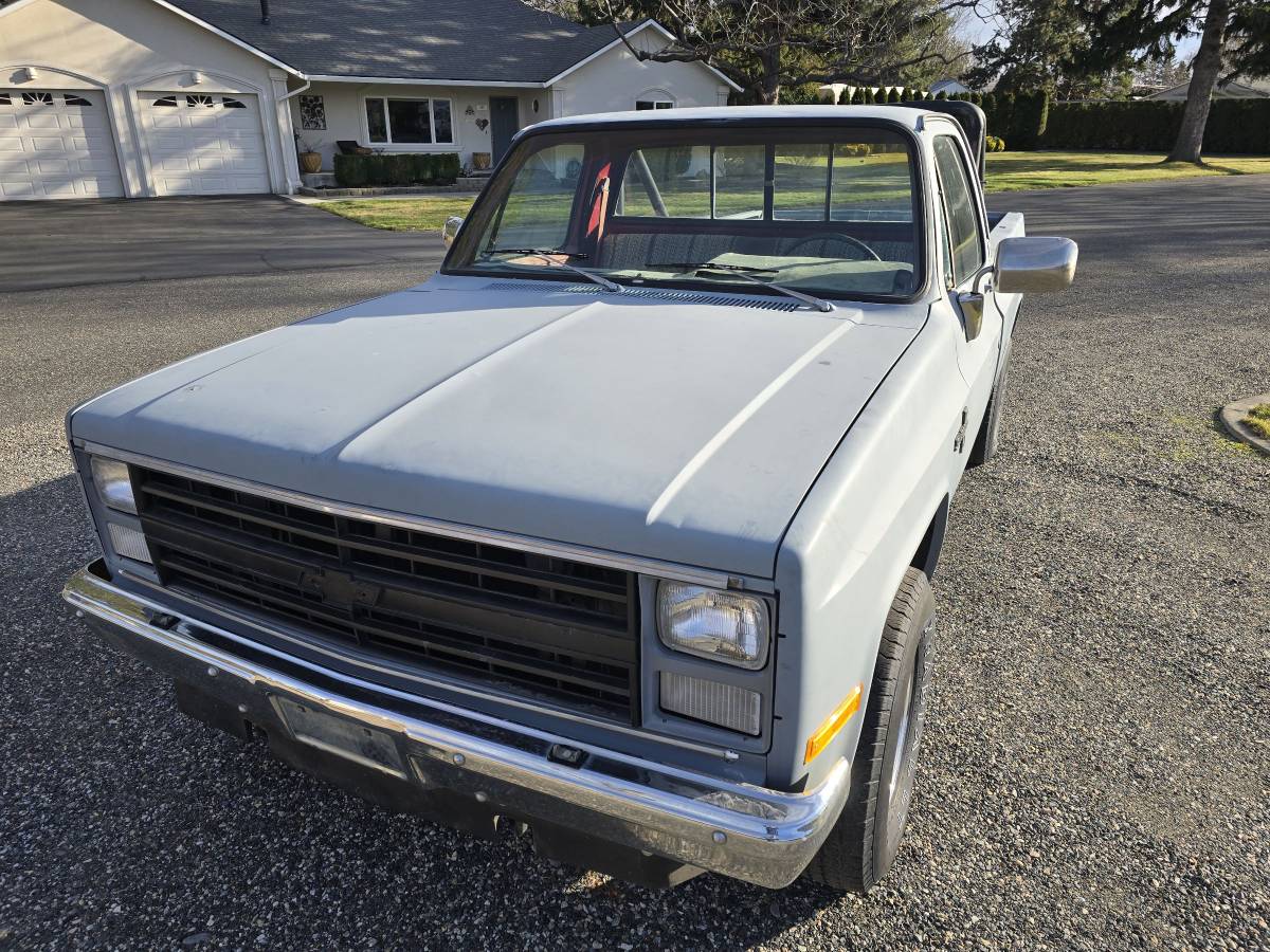 Chevy-k20-4x4-silverado-1984-grey-2