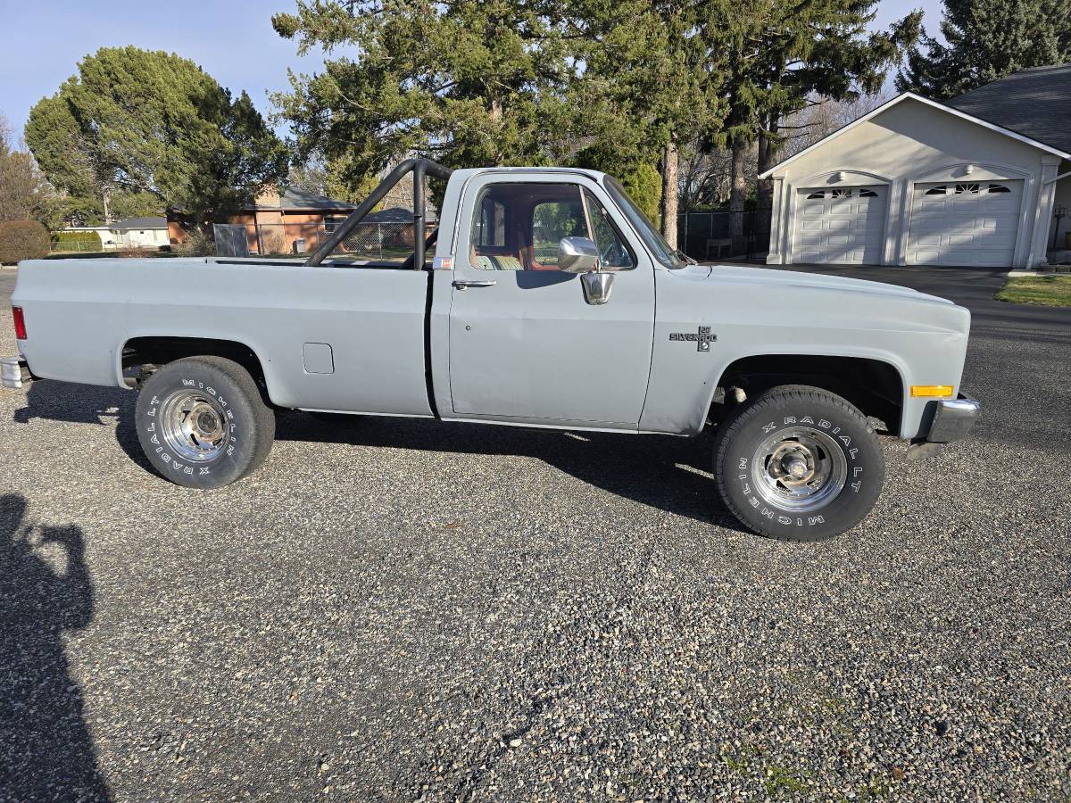 Chevy-k20-4x4-silverado-1984-grey-20