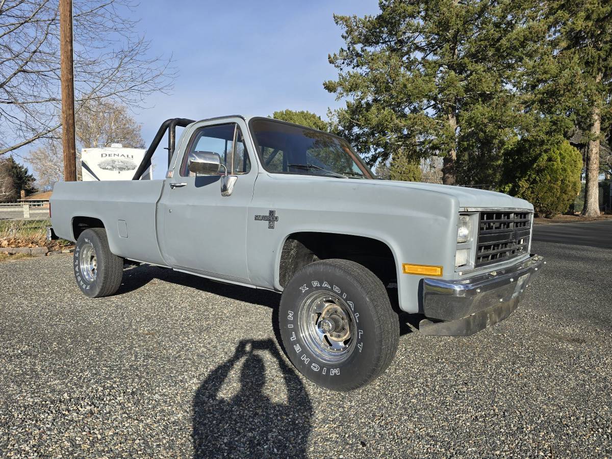 Chevy-k20-4x4-silverado-1984-grey-23