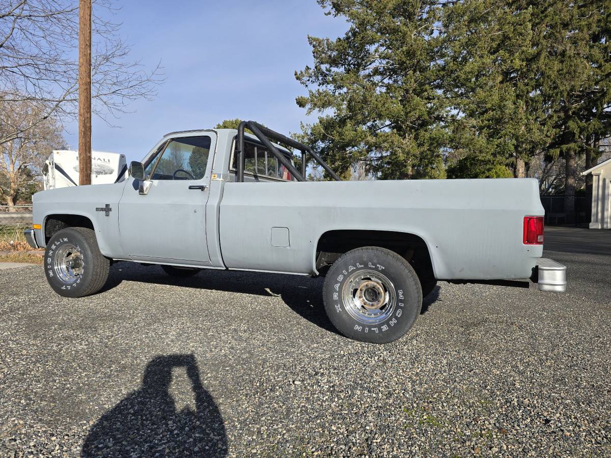 Chevy-k20-4x4-silverado-1984-grey-4