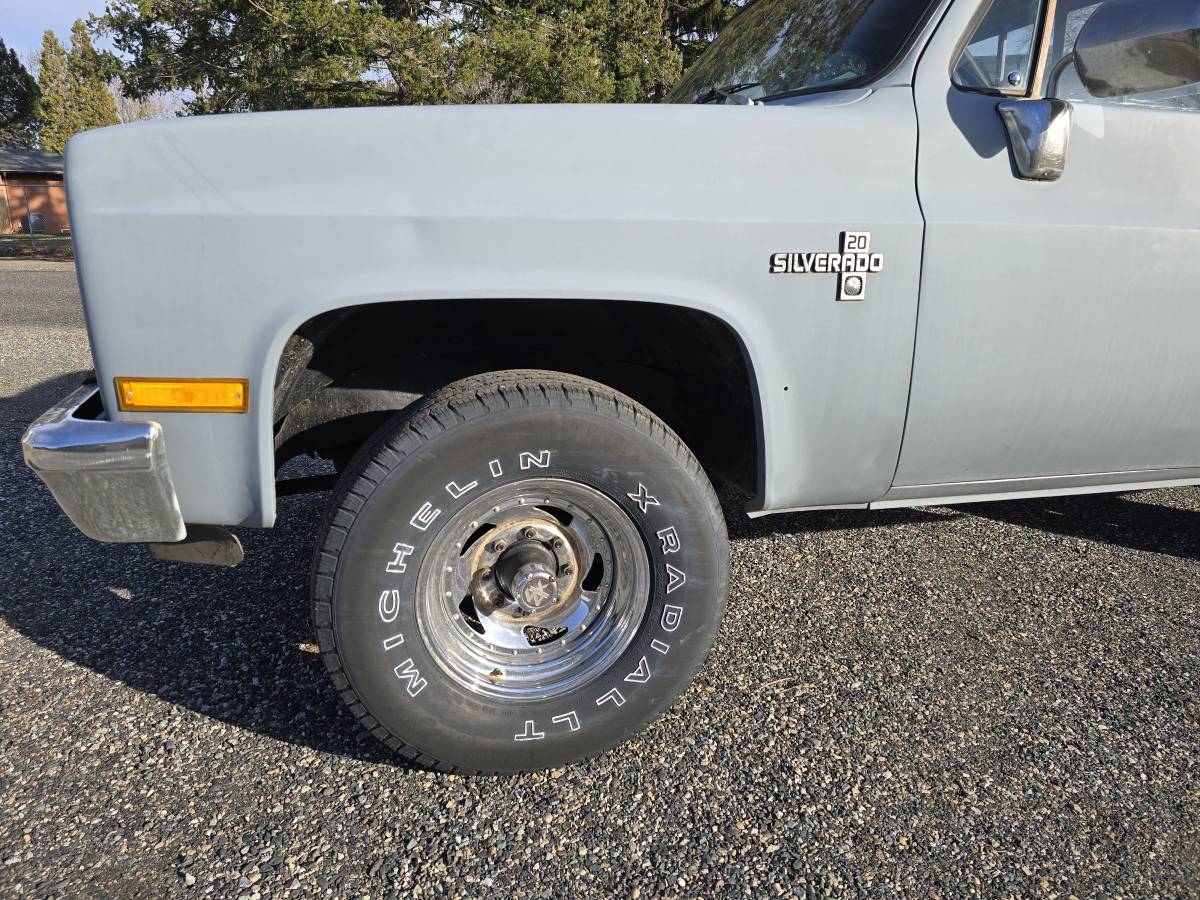 Chevy-k20-4x4-silverado-1984-grey-8