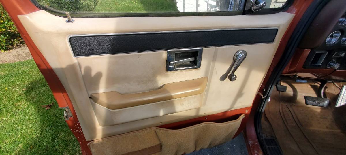 Chevy-k20-scottsdale-4x4-1982-custom-2