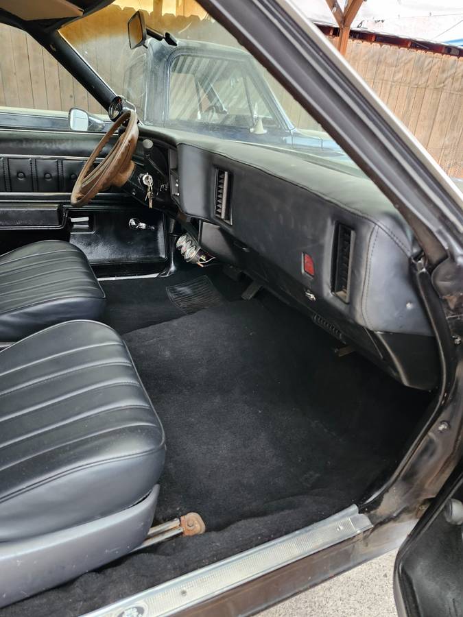 Chevy-malibu-1975-black-11