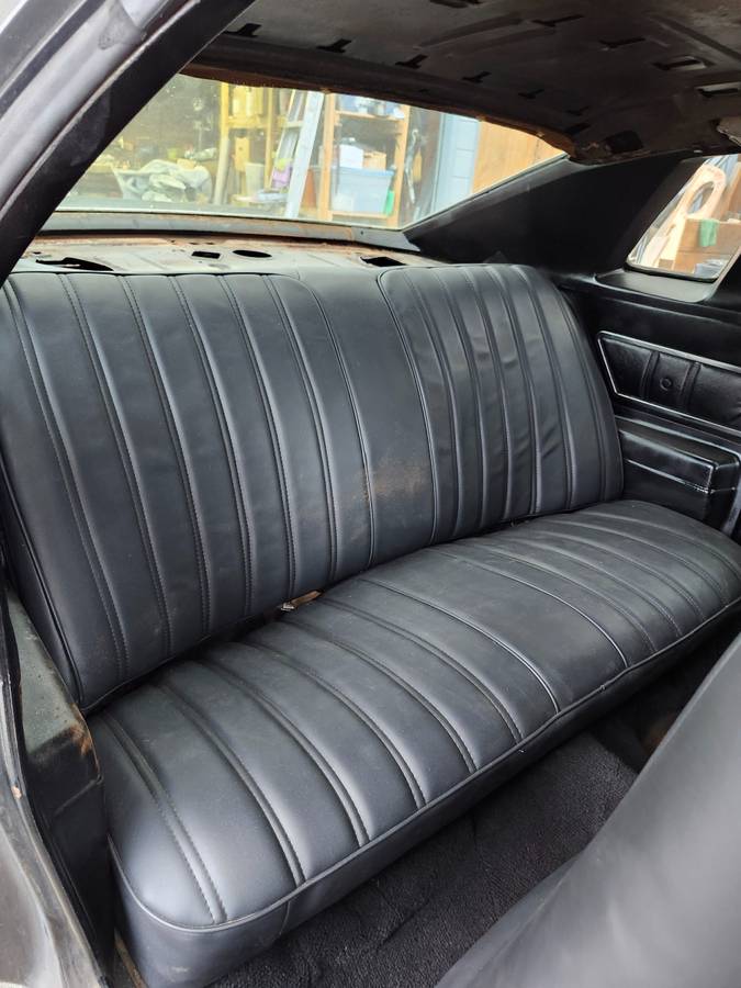 Chevy-malibu-1975-black-13