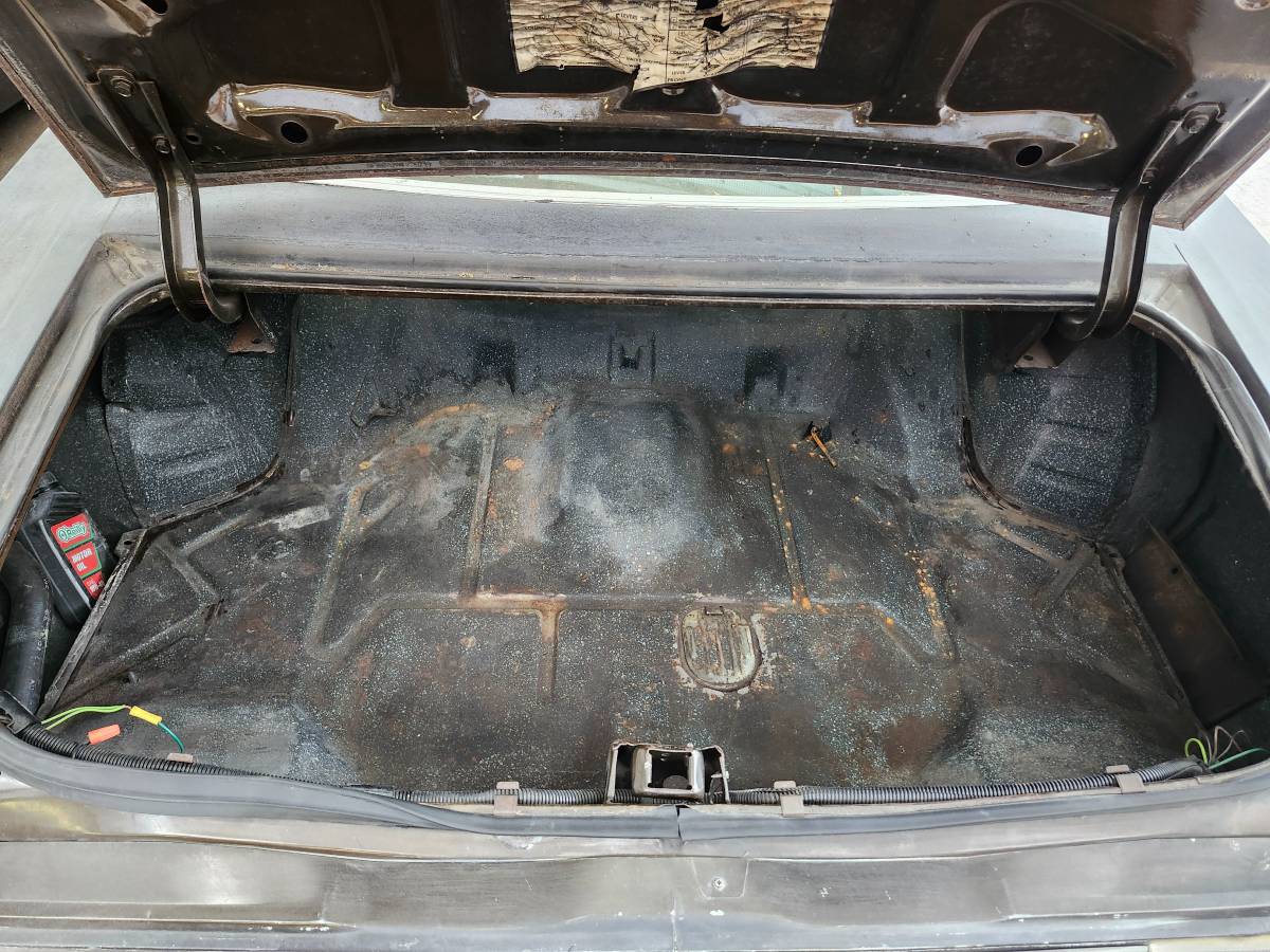 Chevy-malibu-1975-black-18