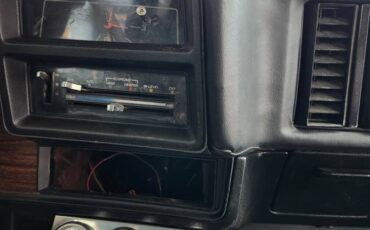 Chevy-malibu-1975-black-2