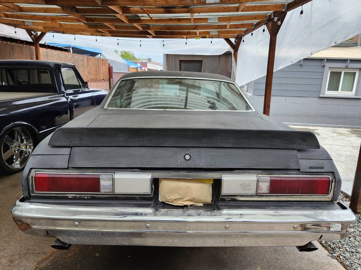 Chevy-malibu-1975-black-6