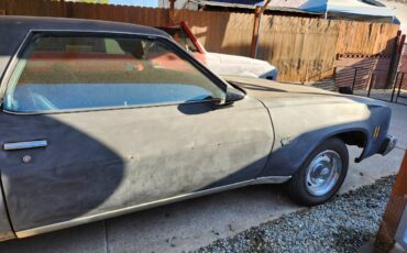 Chevy-malibu-1975-black-8