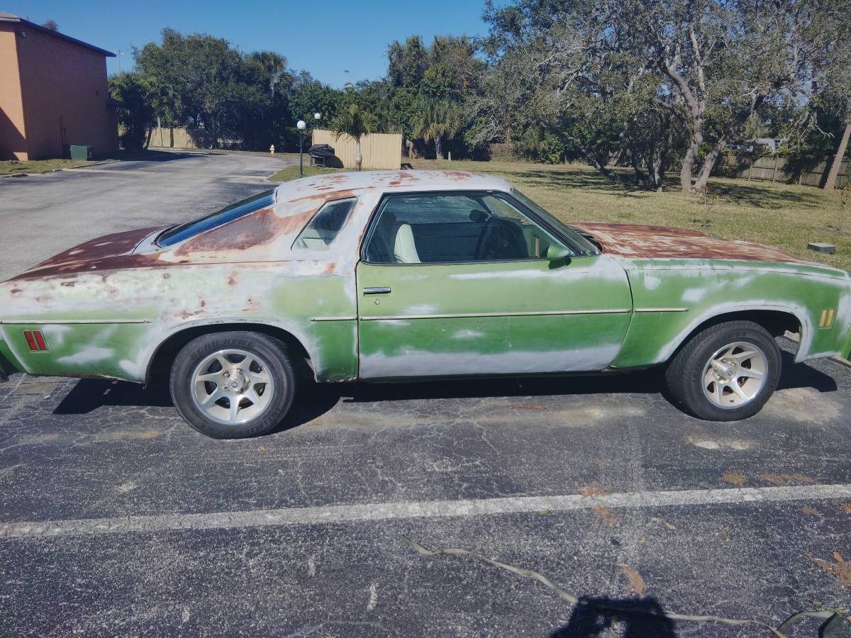 Chevy-malibu-1976-green-1