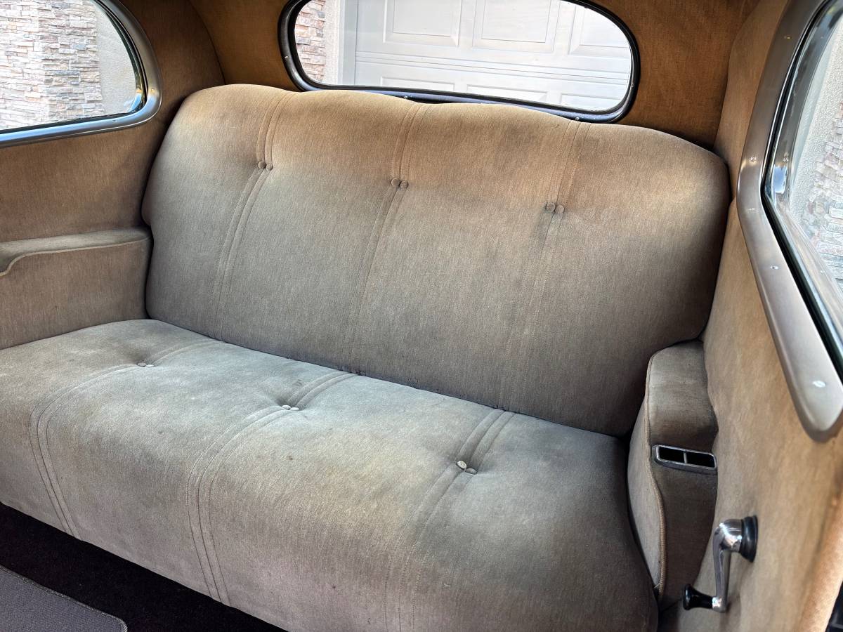 Chevy-master-deluxe-1936-black-11