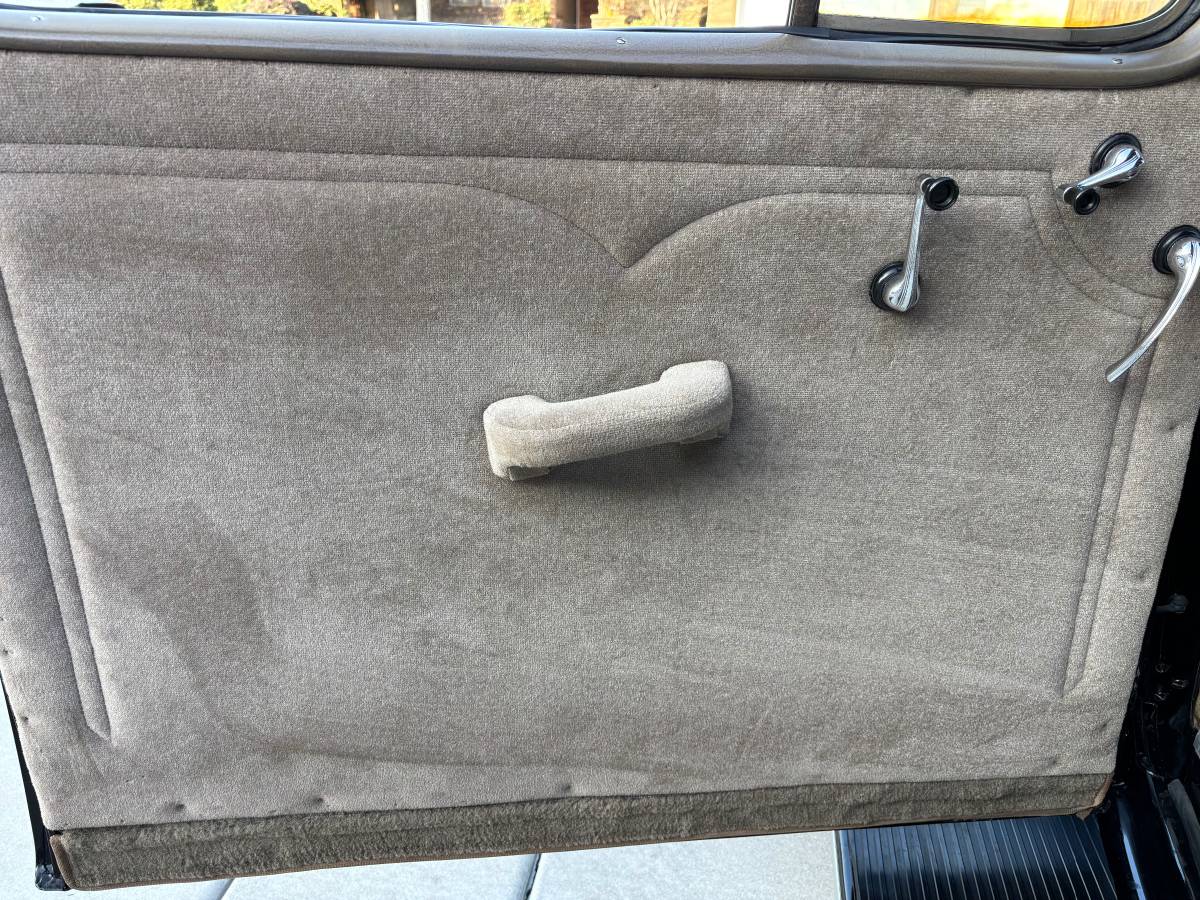 Chevy-master-deluxe-1936-black-12