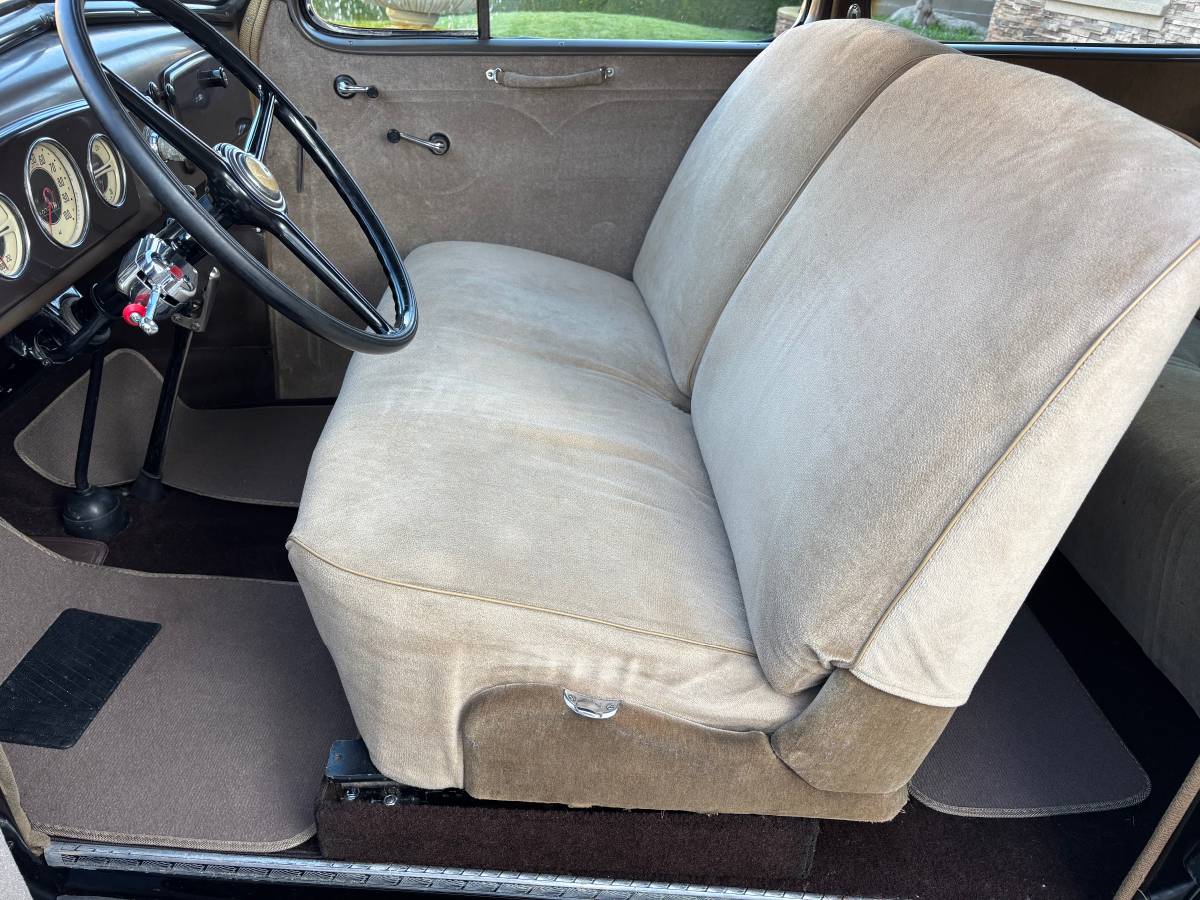 Chevy-master-deluxe-1936-black-2