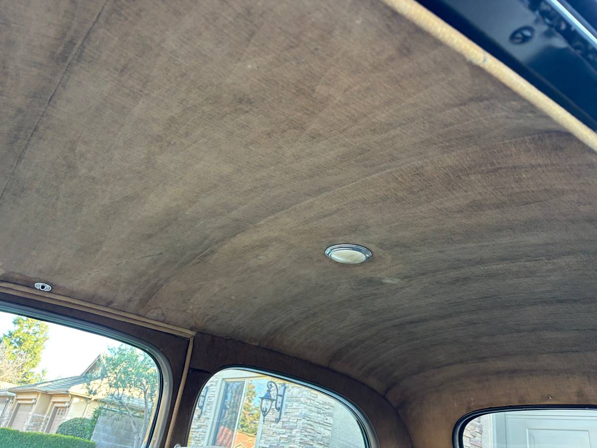 Chevy-master-deluxe-1936-black-3