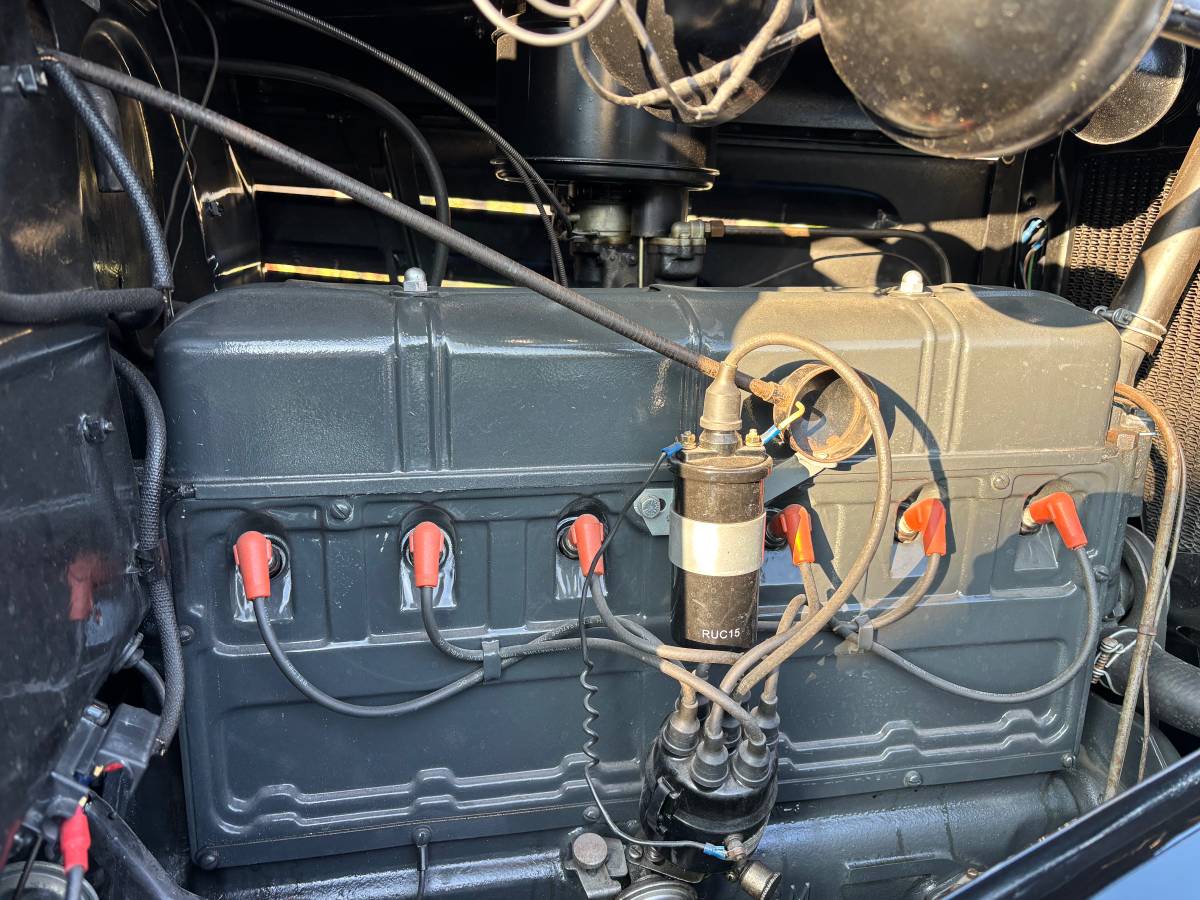 Chevy-master-deluxe-1936-black-5