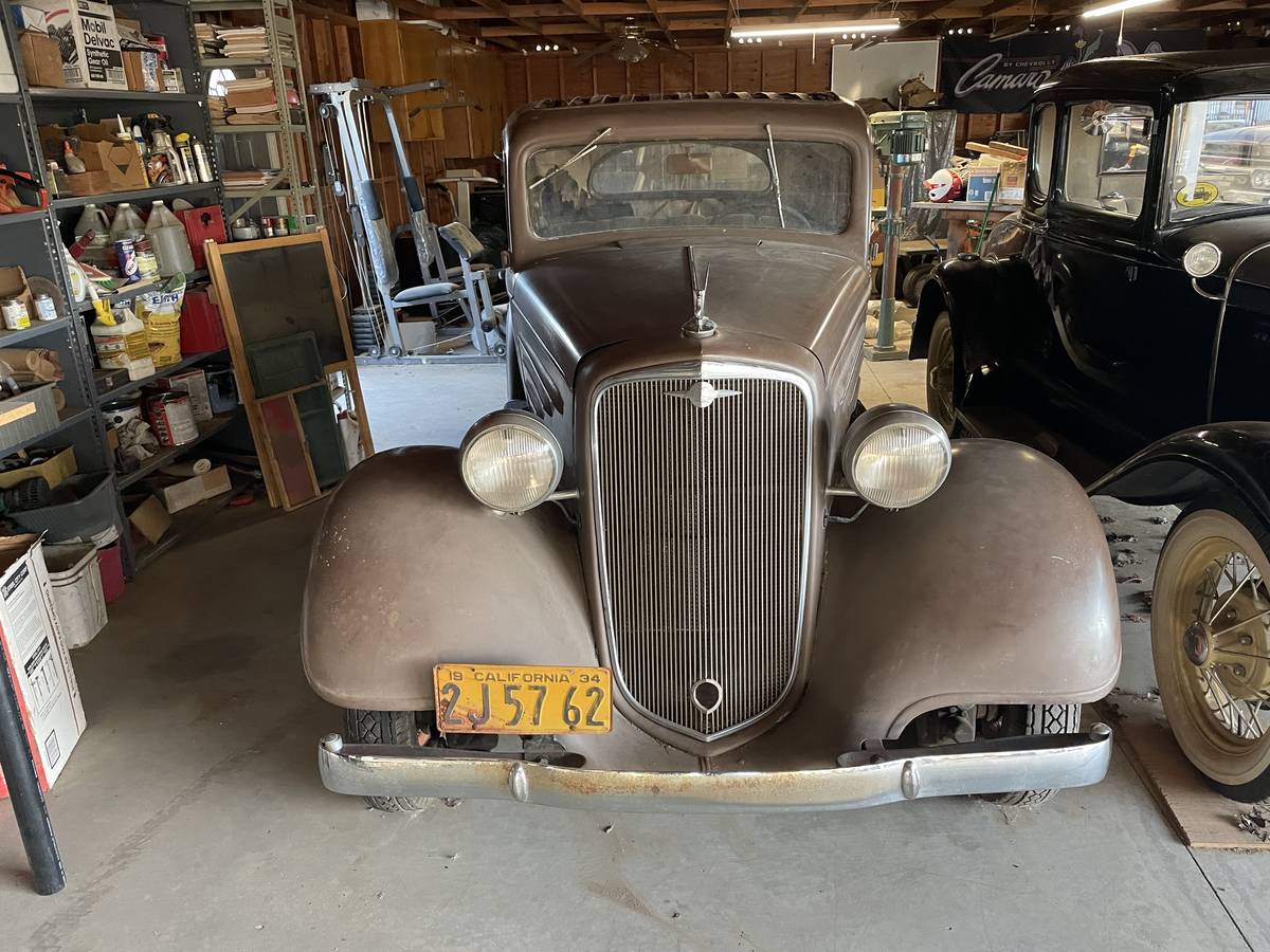 Chevy-master-deluxe-coupe-1934-1