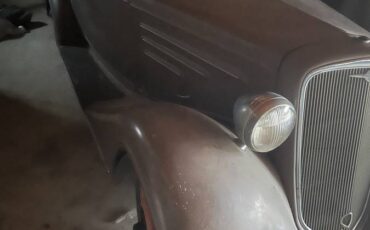 Chevy-master-deluxe-coupe-1934