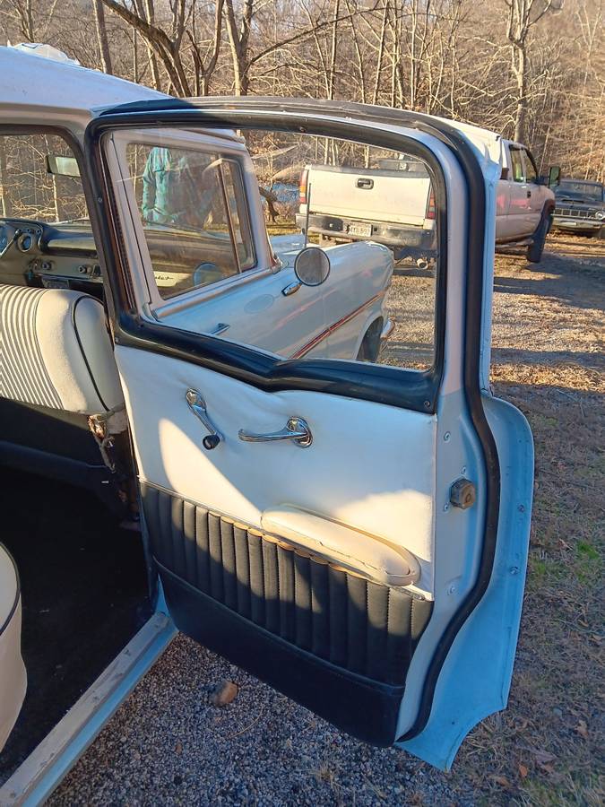 Chevy-model-210-1957-blue-11