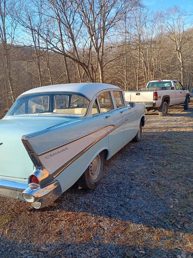 Chevy-model-210-1957-blue-4