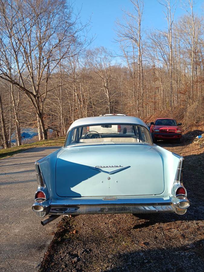 Chevy-model-210-1957-blue-5
