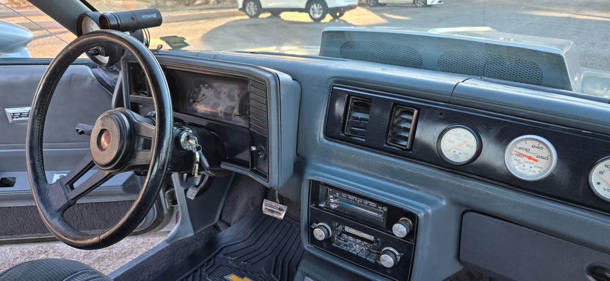 Chevy-monte-carlo-ss-1985-silver-37